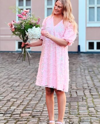 Loved By Lykke Kjole Butterfly Dress Rose