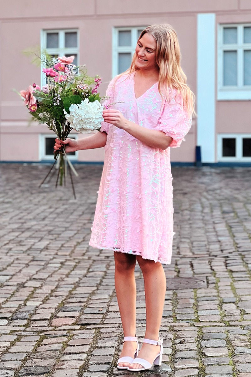 Loved By Lykke Kjole Butterfly Dress Rose