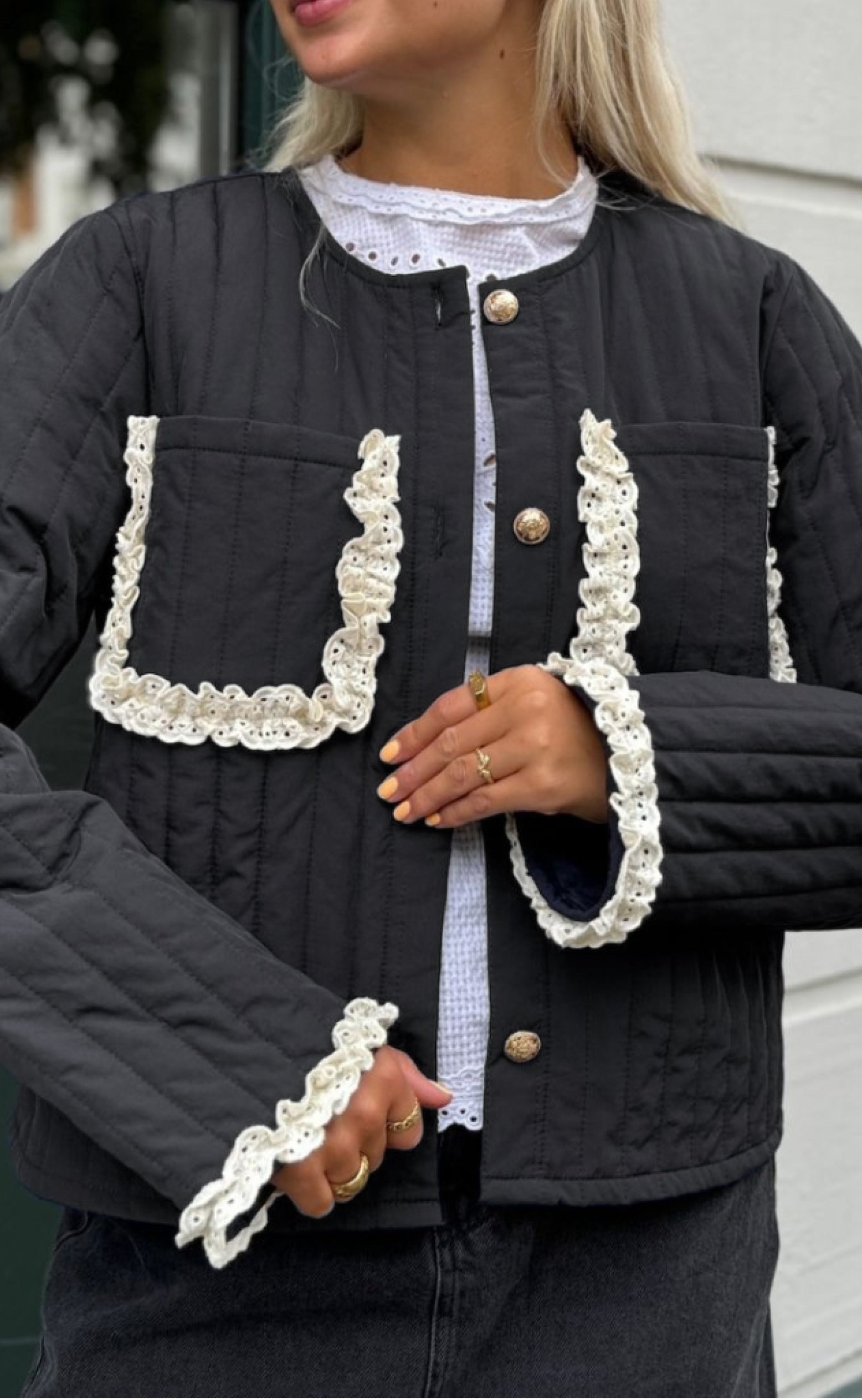 Stories From The Atelier Jakke Move Me Black
