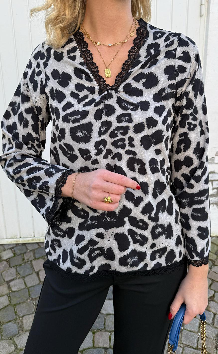 Say Ina Copenhagen Bluse Safina Grey Leopard