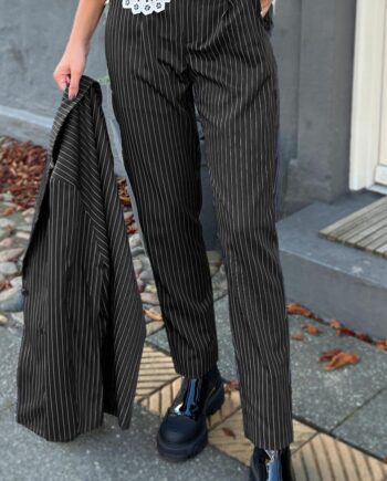 Say Ina Copenhagen Bukser Zoey Straight Black Pinstripe