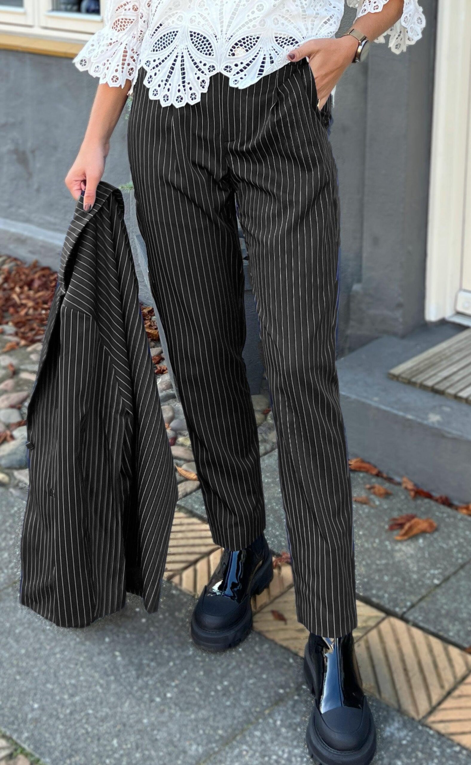 Say Ina Copenhagen Bukser Zoey Straight Black Pinstripe