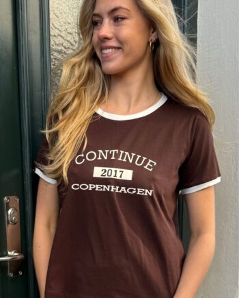 Continue  -shirt Dea Brown