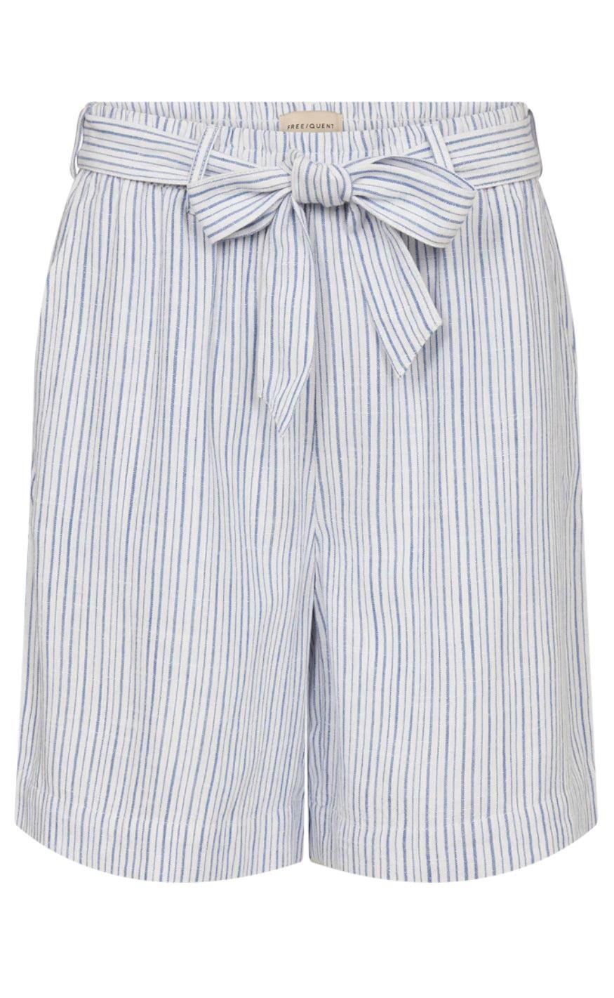 Freequent Shorts Lavara Brilliant White Ultramarine