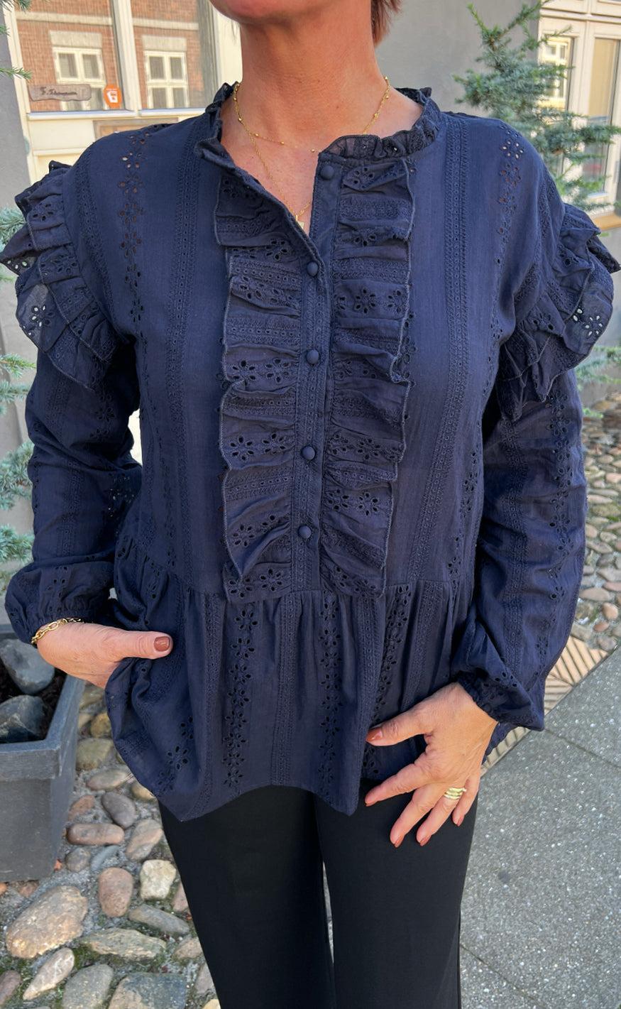 Say Ina Copenhagen Bluse Frida Navy Blue Broderie Anglaise