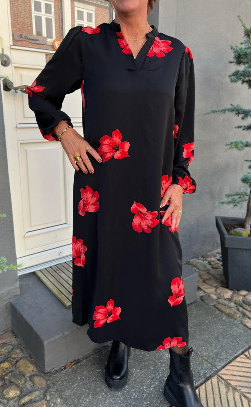 Say Ina Copenhagen Kjole Tia Black    Red Flowers